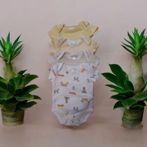 Beau Belle 0-3 Months Baby Onesies Lot Of 4